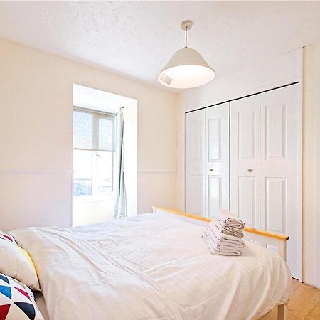 Manor Place Apartment Thamesmead Thamesmead  Экстерьер фото